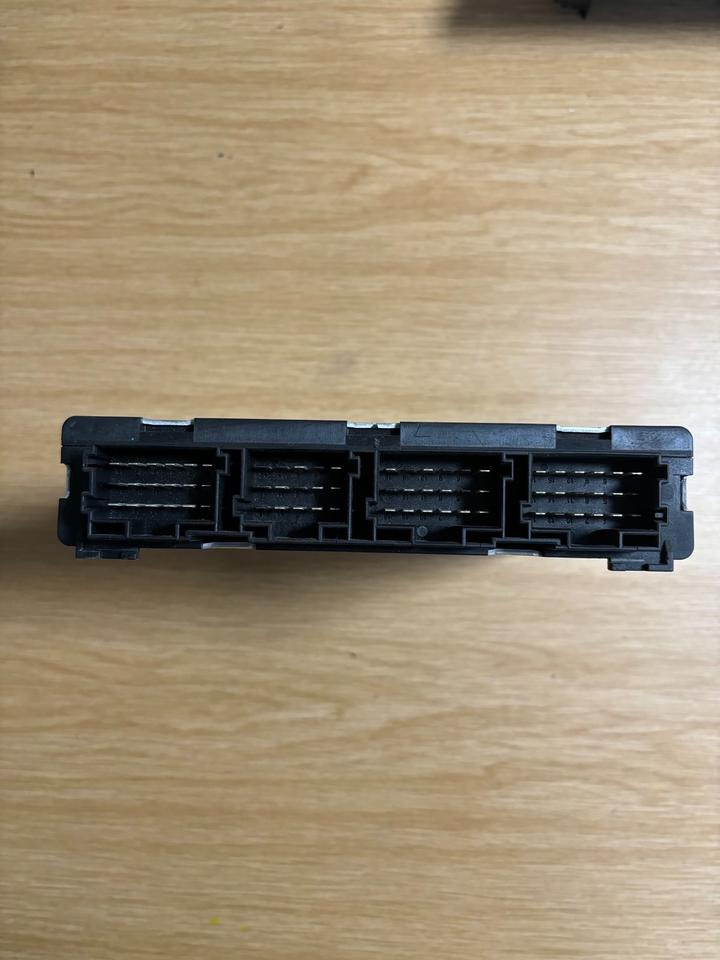 Mercedes Atego VDO Elektronik FMR Steuergerät A0004464502 - Elektroniskais vadības bloks (ECU) - Kravas automašīna: foto 3 Mercedes Atego VDO Elektronik FMR Steuergerät A0004464502 - Elektroniskais vadības bloks (ECU) - Kravas automašīna: foto 3