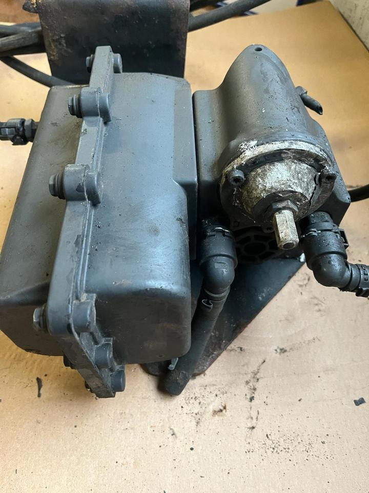 Mercedes-Benz Actros Atego EU4 EU5 AdBlue Pumpe A0001400578 - Degvielas sūknis - Kravas automašīna: foto 3 Mercedes-Benz Actros Atego EU4 EU5 AdBlue Pumpe A0001400578 - Degvielas sūknis - Kravas automašīna: foto 3