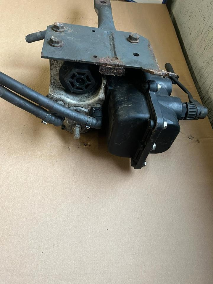 Mercedes-Benz Actros Atego EU4 EU5 AdBlue Pumpe A0001400978 - Degvielas sūknis - Kravas automašīna: foto 4 Mercedes-Benz Actros Atego EU4 EU5 AdBlue Pumpe A0001400978 - Degvielas sūknis - Kravas automašīna: foto 4