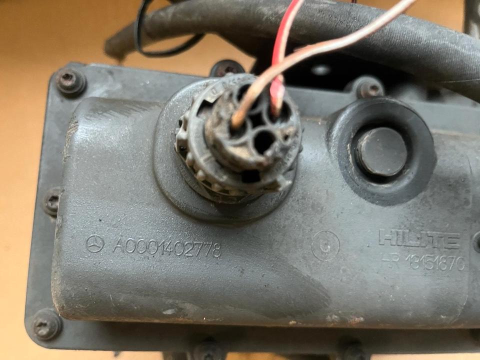 Mercedes-Benz Actros Atego EU4 EU5 AdBlue Pumpe A0001402778 - Degvielas sūknis - Kravas automašīna: foto 2 Mercedes-Benz Actros Atego EU4 EU5 AdBlue Pumpe A0001402778 - Degvielas sūknis - Kravas automašīna: foto 2