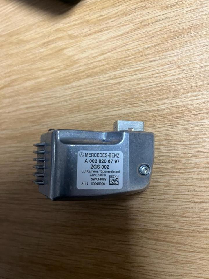 Mercedes-Benz Actros MP4 Kamera A0028206797 - Kabīne un interjers - Kravas automašīna: foto 2 Mercedes-Benz Actros MP4 Kamera A0028206797 - Kabīne un interjers - Kravas automašīna: foto 2