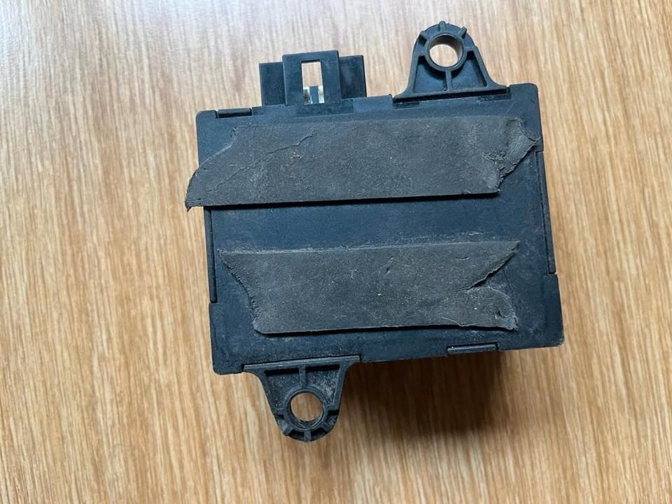 Mercedes Benz Vito W638 Wegfahrsperre Modul 0335456032 - Elektroniskais vadības bloks (ECU) - Kravas automašīna: foto 4 Mercedes Benz Vito W638 Wegfahrsperre Modul 0335456032 - Elektroniskais vadības bloks (ECU) - Kravas automašīna: foto 4