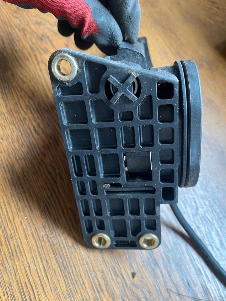 Mercedes Gaspedal A9703000004 - Pedālis - Kravas automašīna: foto 4 Mercedes Gaspedal A9703000004 - Pedālis - Kravas automašīna: foto 4