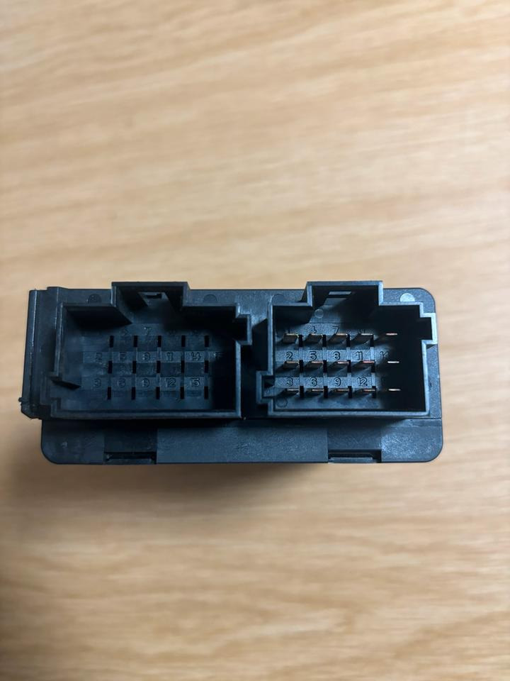 Mercedes VDO Zentralverriegelung Steuergerät A0004461519 - Elektroniskais vadības bloks (ECU) - Kravas automašīna: foto 3 Mercedes VDO Zentralverriegelung Steuergerät A0004461519 - Elektroniskais vadības bloks (ECU) - Kravas automašīna: foto 3