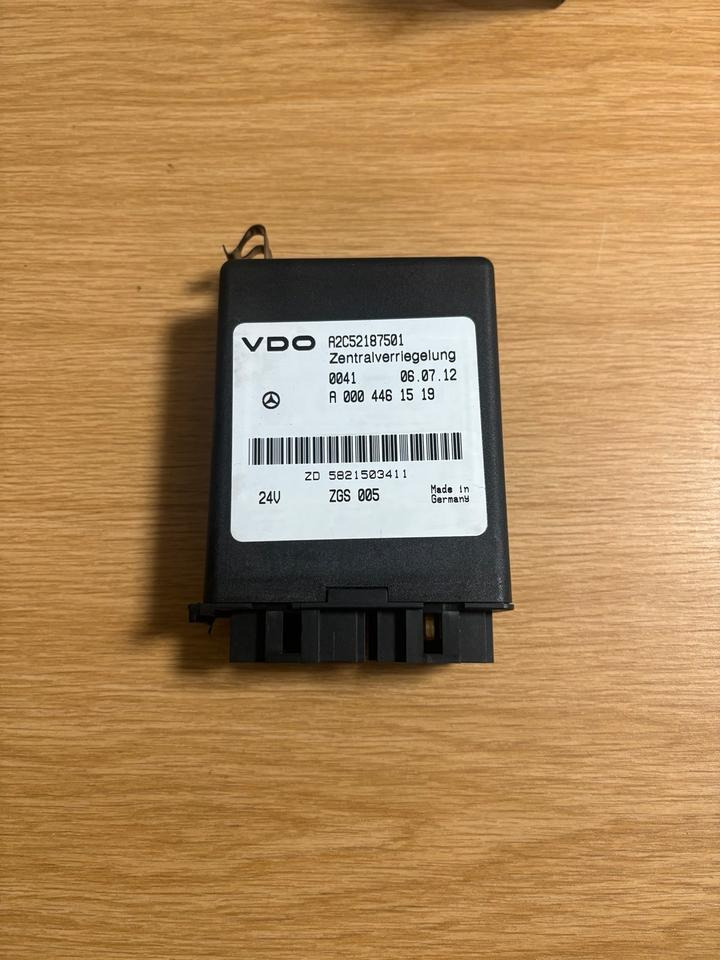 Mercedes VDO Zentralverriegelung Steuergerät A0004461519 - Elektroniskais vadības bloks (ECU) - Kravas automašīna: foto 1 Mercedes VDO Zentralverriegelung Steuergerät A0004461519 - Elektroniskais vadības bloks (ECU) - Kravas automašīna: foto 1