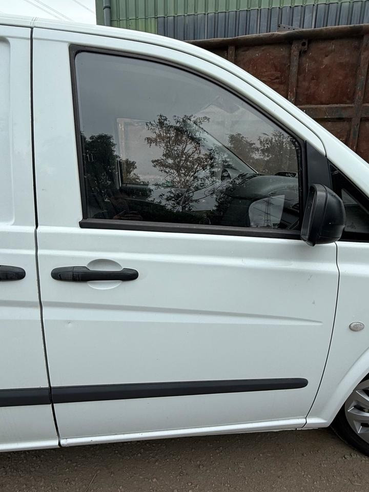 Mercedes VITO Beifahrertür Rechts komplett BJ 2012 - Durvis un rezerves daļas - Komercauto: foto 1 Mercedes VITO Beifahrertür Rechts komplett BJ 2012 - Durvis un rezerves daļas - Komercauto: foto 1