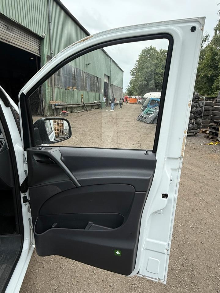 Mercedes VITO Beifahrertür Rechts komplett BJ 2012 - Durvis un rezerves daļas - Komercauto: foto 2 Mercedes VITO Beifahrertür Rechts komplett BJ 2012 - Durvis un rezerves daļas - Komercauto: foto 2