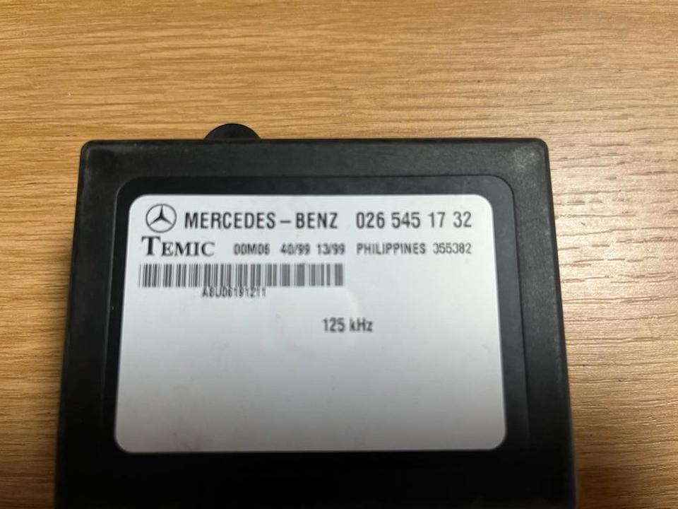 Mercedes VITO W638 Steuergerät Wegfahrsperre 0265451732 - Elektroniskais vadības bloks (ECU) - Kravas automašīna: foto 2 Mercedes VITO W638 Steuergerät Wegfahrsperre 0265451732 - Elektroniskais vadības bloks (ECU) - Kravas automašīna: foto 2
