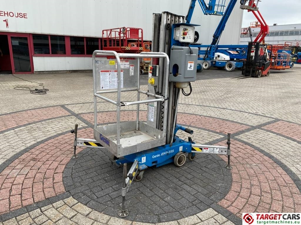 Genie AWP-25S Electric AC Vertical Mast Work Lift 950cm - Torņa pacēlājs: foto 1 Genie AWP-25S Electric AC Vertical Mast Work Lift 950cm - Torņa pacēlājs: foto 1