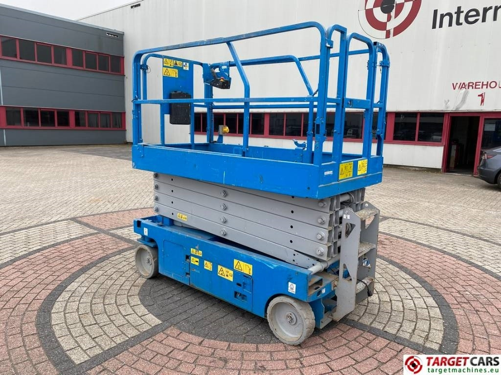 Genie GS-3246 Electric Scissor Work Lift 1175cm - Šķērveida pacēlājs: foto 4 Genie GS-3246 Electric Scissor Work Lift 1175cm - Šķērveida pacēlājs: foto 4
