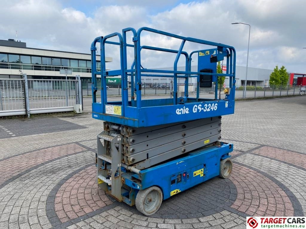 Genie GS-3246 Electric Scissor Work Lift 1175cm - Šķērveida pacēlājs: foto 3 Genie GS-3246 Electric Scissor Work Lift 1175cm - Šķērveida pacēlājs: foto 3