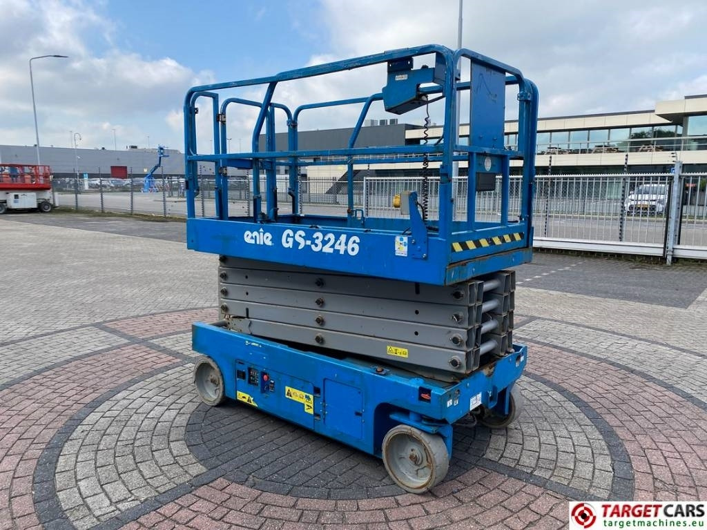 Genie GS-3246 Electric Scissor Work Lift 1175cm - Šķērveida pacēlājs: foto 2 Genie GS-3246 Electric Scissor Work Lift 1175cm - Šķērveida pacēlājs: foto 2