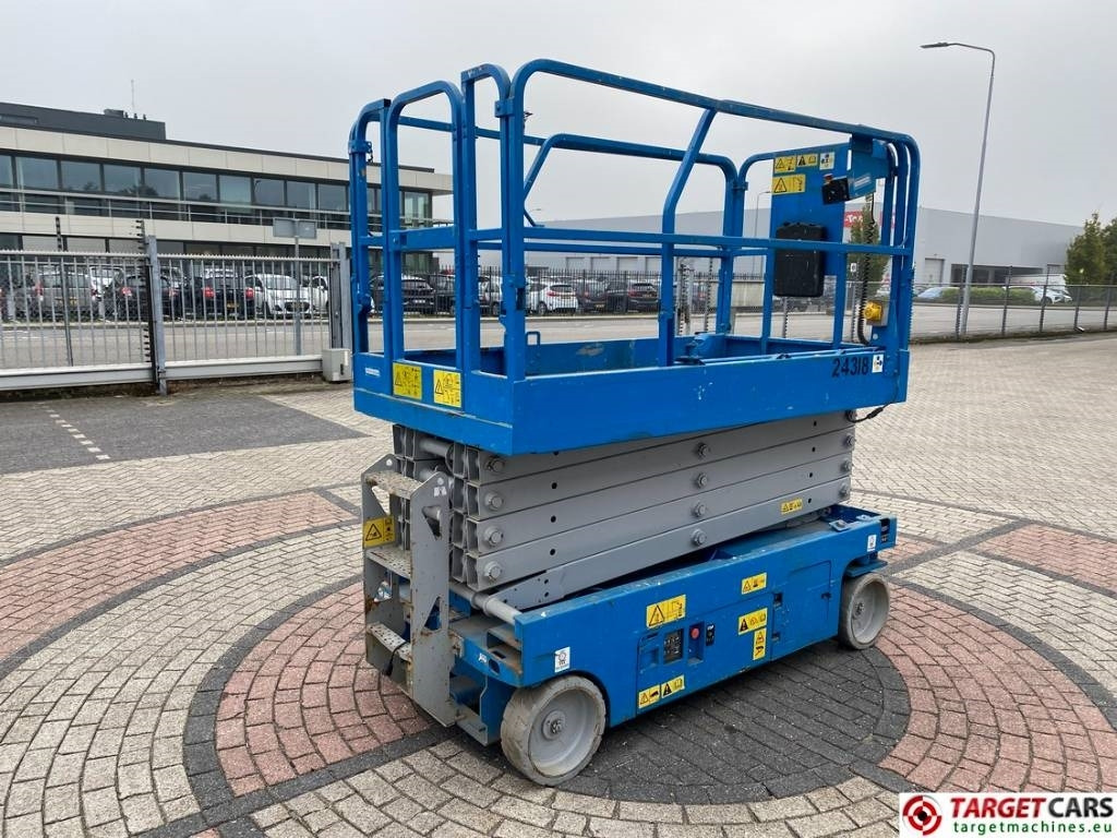 Genie GS-3246 Electric Scissor Work Lift 1175cm - Šķērveida pacēlājs: foto 3 Genie GS-3246 Electric Scissor Work Lift 1175cm - Šķērveida pacēlājs: foto 3