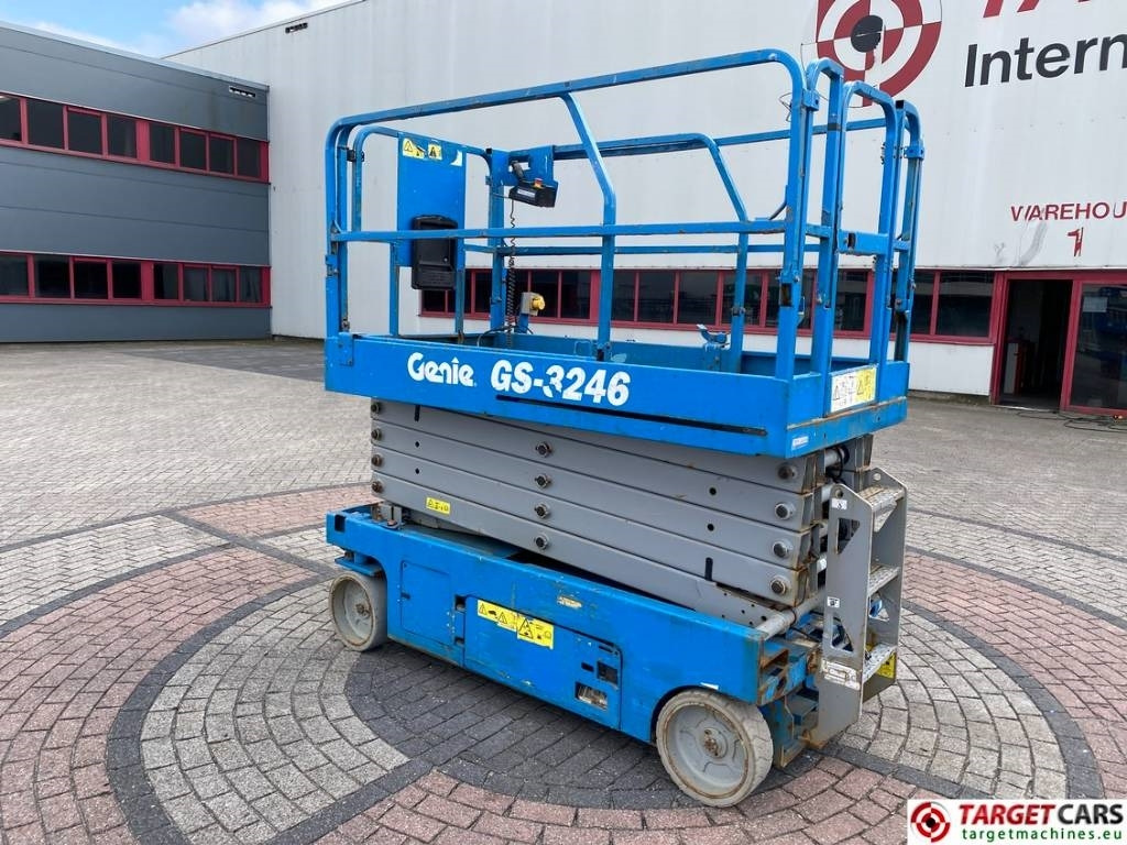 Genie GS-3246 Electric Scissor Work Lift 1175cm - Šķērveida pacēlājs: foto 4 Genie GS-3246 Electric Scissor Work Lift 1175cm - Šķērveida pacēlājs: foto 4