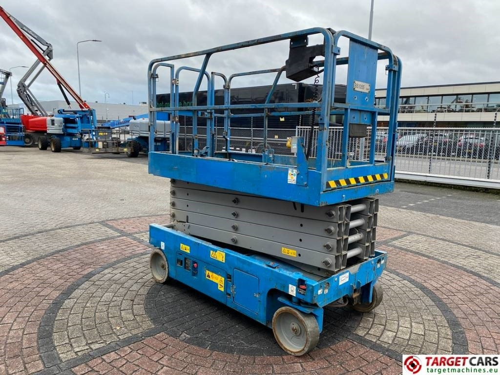 Genie GS-3246 Electric Scissor Work Lift 1175cm - Šķērveida pacēlājs: foto 2 Genie GS-3246 Electric Scissor Work Lift 1175cm - Šķērveida pacēlājs: foto 2