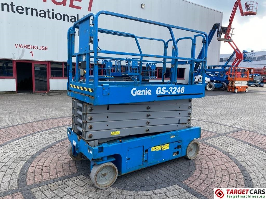 Genie GS-3246 Electric Scissor Work Lift 1175cm - Šķērveida pacēlājs: foto 1 Genie GS-3246 Electric Scissor Work Lift 1175cm - Šķērveida pacēlājs: foto 1