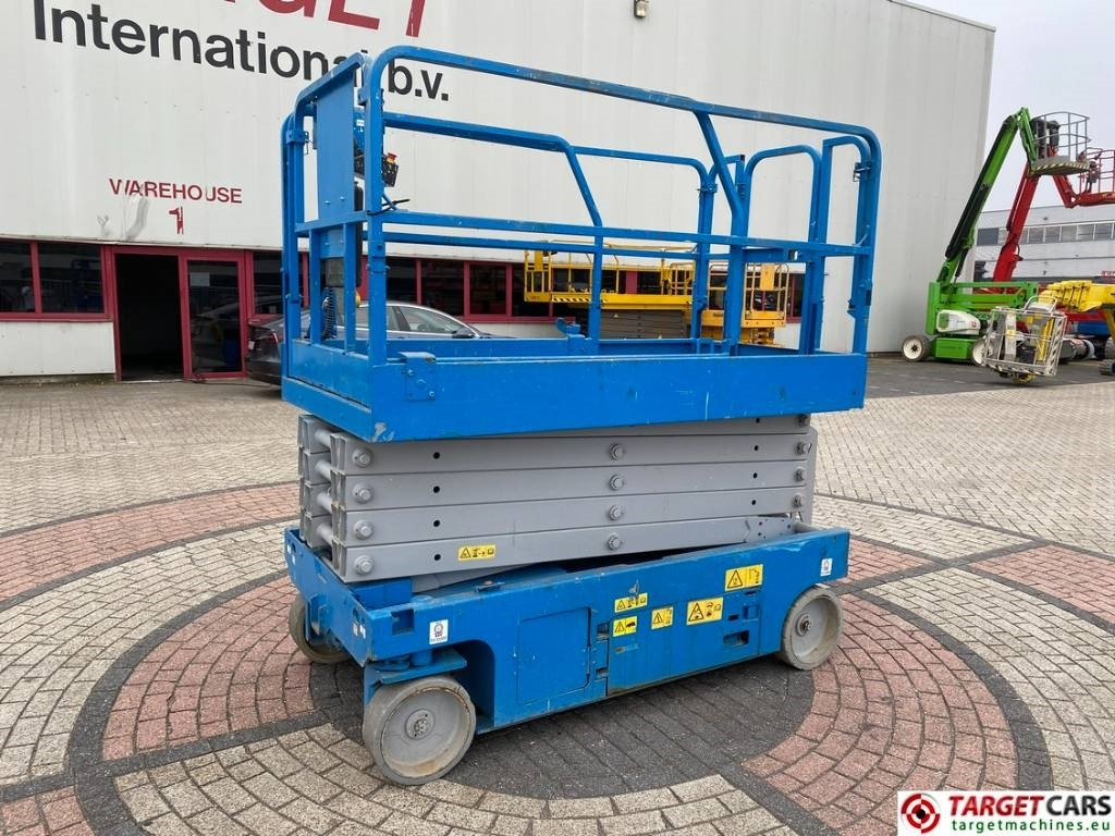 Genie GS-3246 Electric Scissor Work Lift 1175cm - Šķērveida pacēlājs: foto 1 Genie GS-3246 Electric Scissor Work Lift 1175cm - Šķērveida pacēlājs: foto 1
