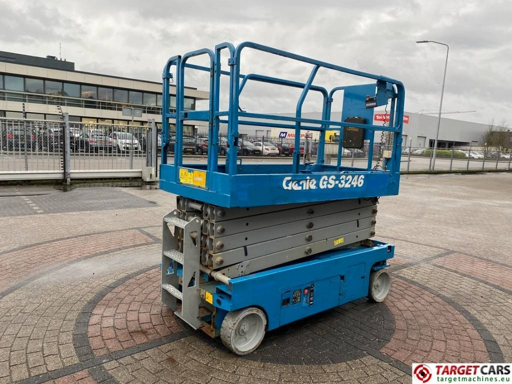 Genie GS-3246 Electric Scissor Work Lift 1175cm - Šķērveida pacēlājs: foto 3 Genie GS-3246 Electric Scissor Work Lift 1175cm - Šķērveida pacēlājs: foto 3