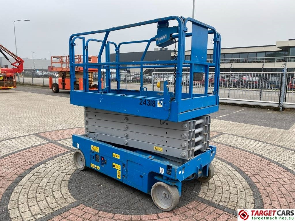 Genie GS-3246 Electric Scissor Work Lift 1175cm - Šķērveida pacēlājs: foto 2 Genie GS-3246 Electric Scissor Work Lift 1175cm - Šķērveida pacēlājs: foto 2