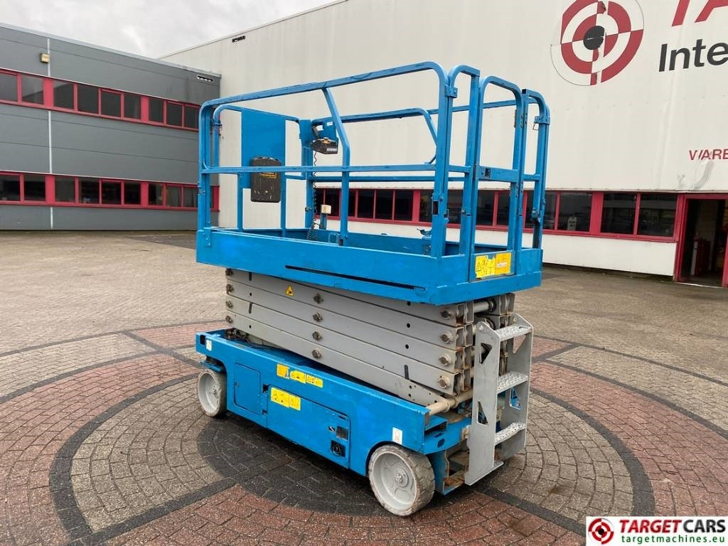 Genie GS-3246 Electric Scissor Work Lift 1175cm - Šķērveida pacēlājs: foto 4 Genie GS-3246 Electric Scissor Work Lift 1175cm - Šķērveida pacēlājs: foto 4