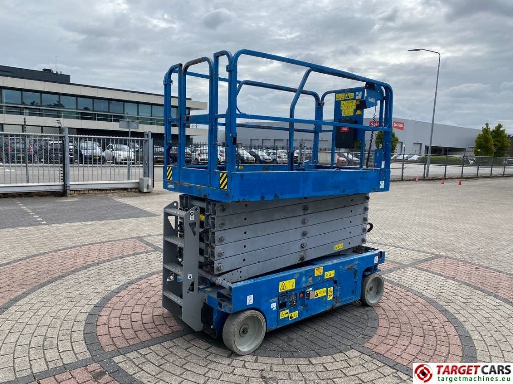Genie GS-4047 Electric Scissor Work Lift 1389cm - Šķērveida pacēlājs: foto 3 Genie GS-4047 Electric Scissor Work Lift 1389cm - Šķērveida pacēlājs: foto 3