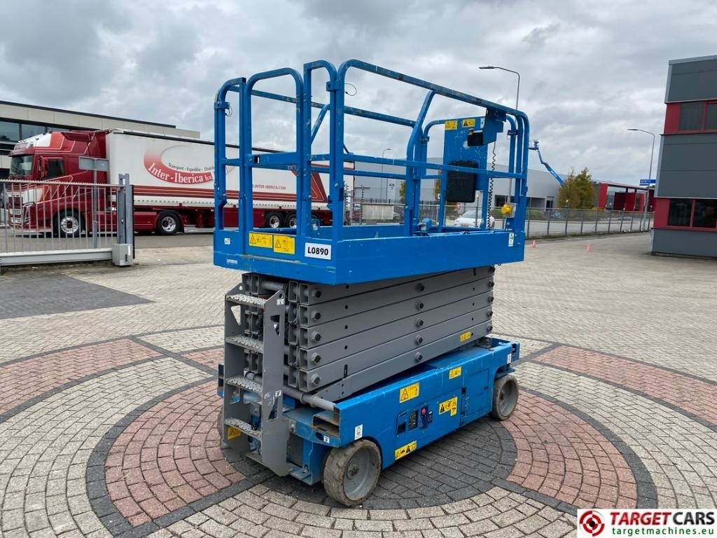 Genie GS-4047 Electric Scissor Work Lift 1389cm - Šķērveida pacēlājs: foto 3 Genie GS-4047 Electric Scissor Work Lift 1389cm - Šķērveida pacēlājs: foto 3