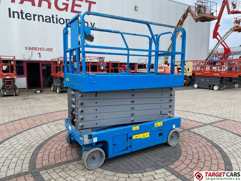 Genie GS-4047 Electric Scissor Work Lift 1389cm - Šķērveida pacēlājs: foto 1 Genie GS-4047 Electric Scissor Work Lift 1389cm - Šķērveida pacēlājs: foto 1