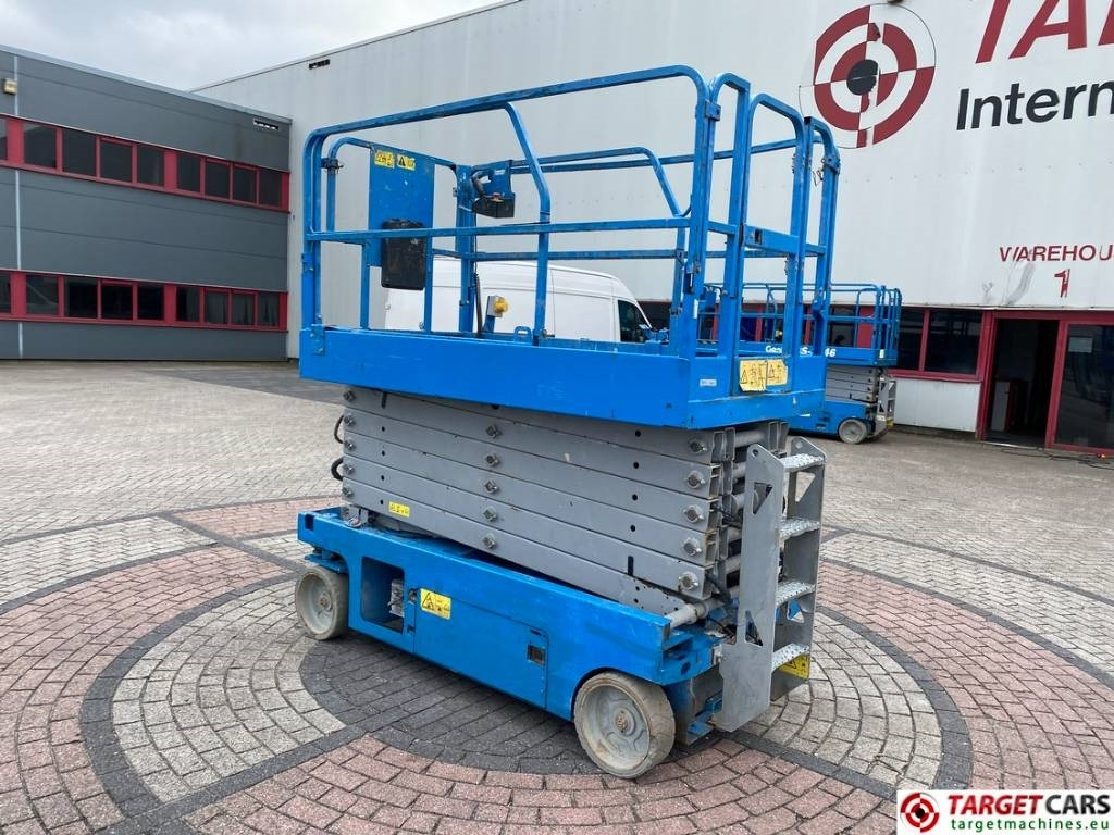 Genie GS-4047 Electric Scissor Work Lift 1389cm - Šķērveida pacēlājs: foto 4 Genie GS-4047 Electric Scissor Work Lift 1389cm - Šķērveida pacēlājs: foto 4