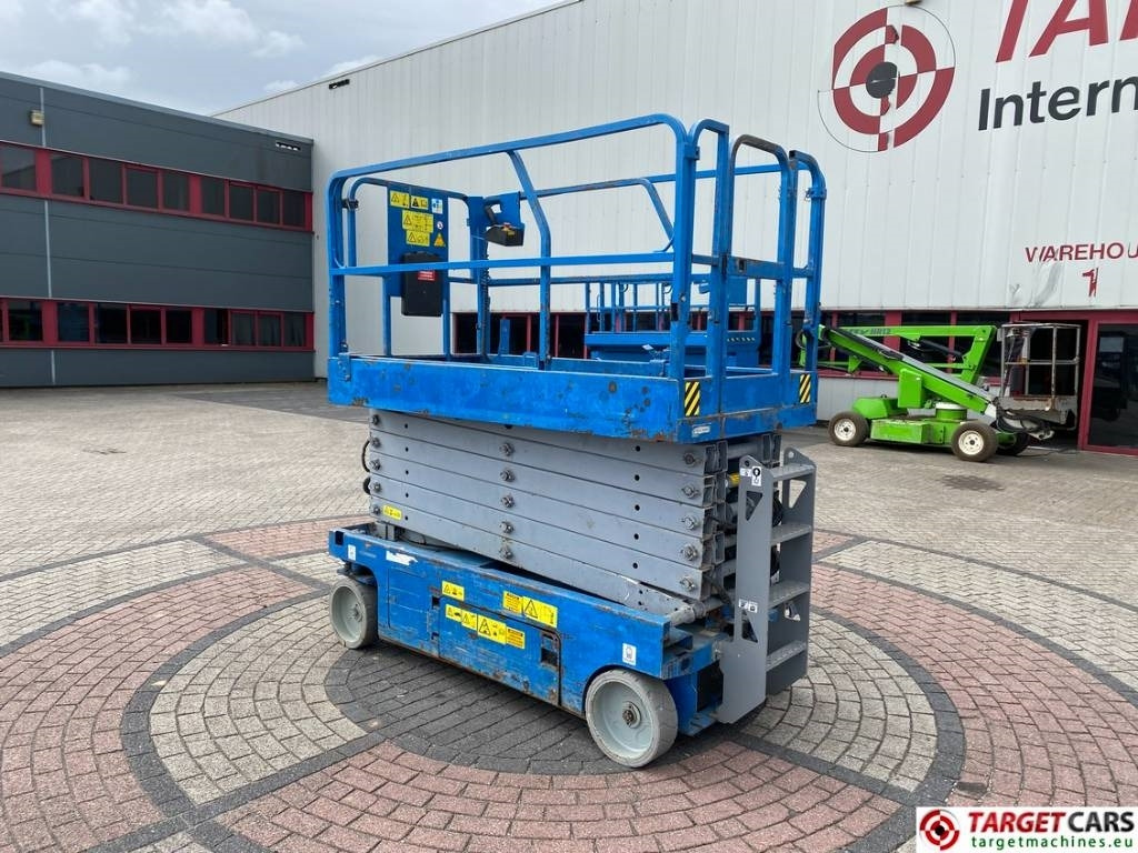 Genie GS-4047 Electric Scissor Work Lift 1389cm - Šķērveida pacēlājs: foto 4 Genie GS-4047 Electric Scissor Work Lift 1389cm - Šķērveida pacēlājs: foto 4
