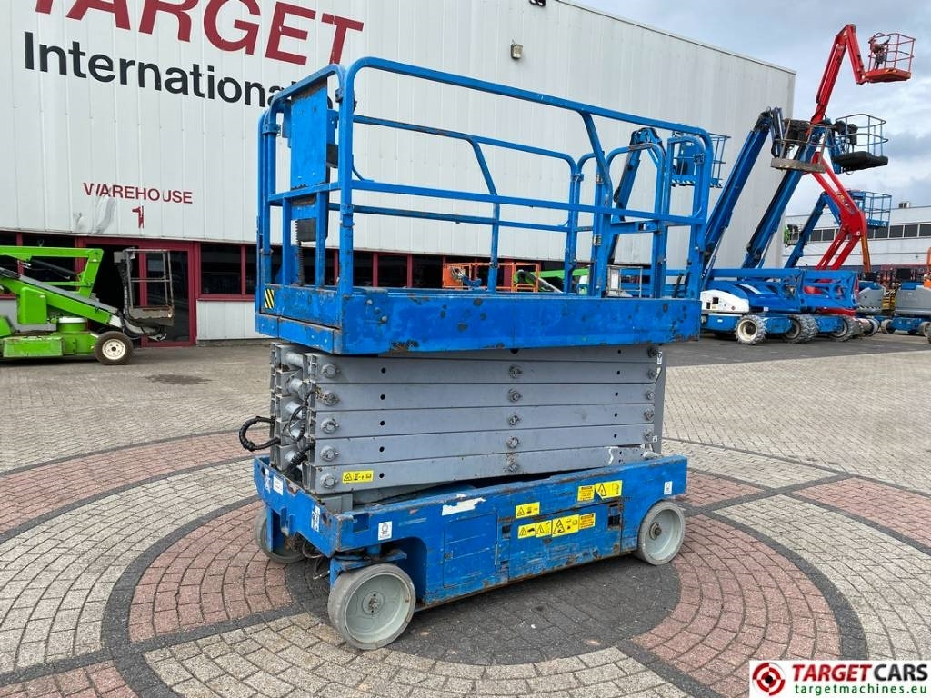 Genie GS-4047 Electric Scissor Work Lift 1389cm - Šķērveida pacēlājs: foto 1 Genie GS-4047 Electric Scissor Work Lift 1389cm - Šķērveida pacēlājs: foto 1