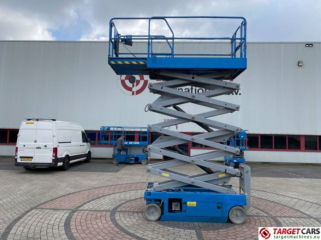 Genie GS-4047 Electric Scissor Work Lift 1389cm - Šķērveida pacēlājs: foto 5 Genie GS-4047 Electric Scissor Work Lift 1389cm - Šķērveida pacēlājs: foto 5
