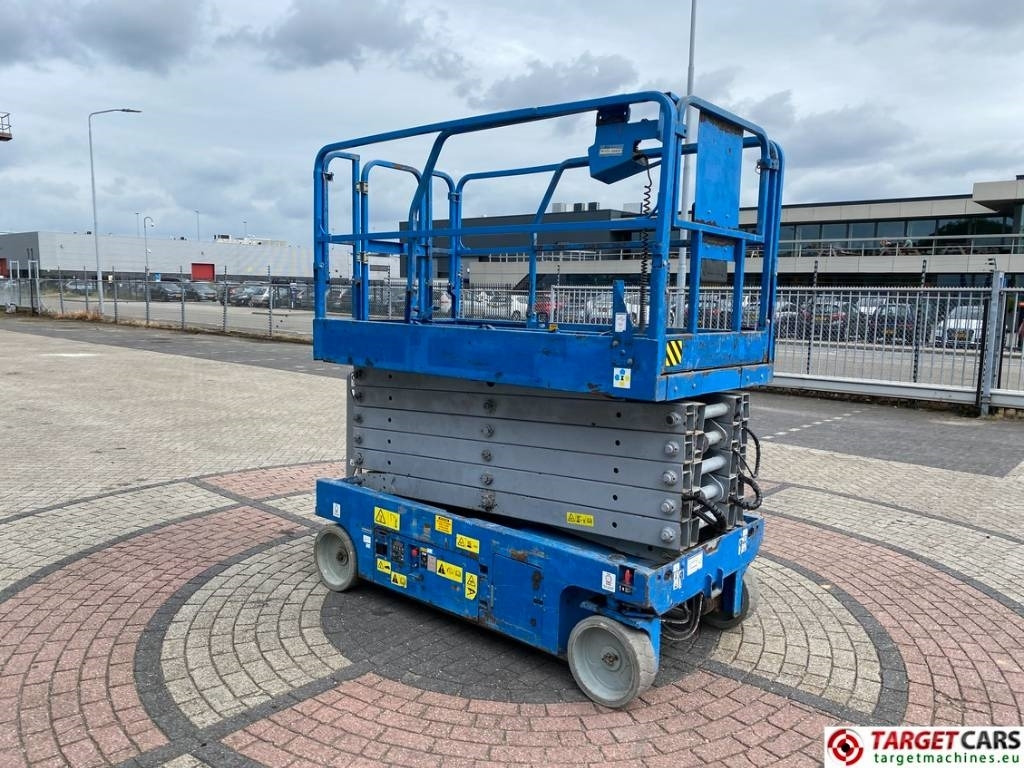 Genie GS-4047 Electric Scissor Work Lift 1389cm - Šķērveida pacēlājs: foto 2 Genie GS-4047 Electric Scissor Work Lift 1389cm - Šķērveida pacēlājs: foto 2