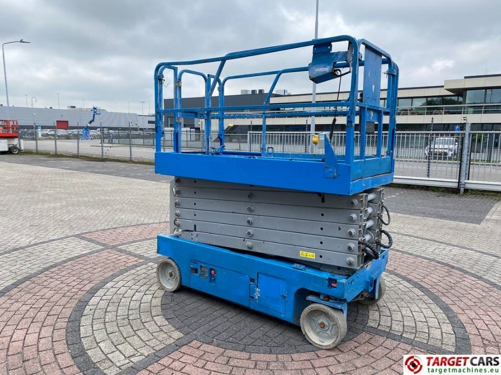 Genie GS-4047 Electric Scissor Work Lift 1389cm - Šķērveida pacēlājs: foto 2 Genie GS-4047 Electric Scissor Work Lift 1389cm - Šķērveida pacēlājs: foto 2