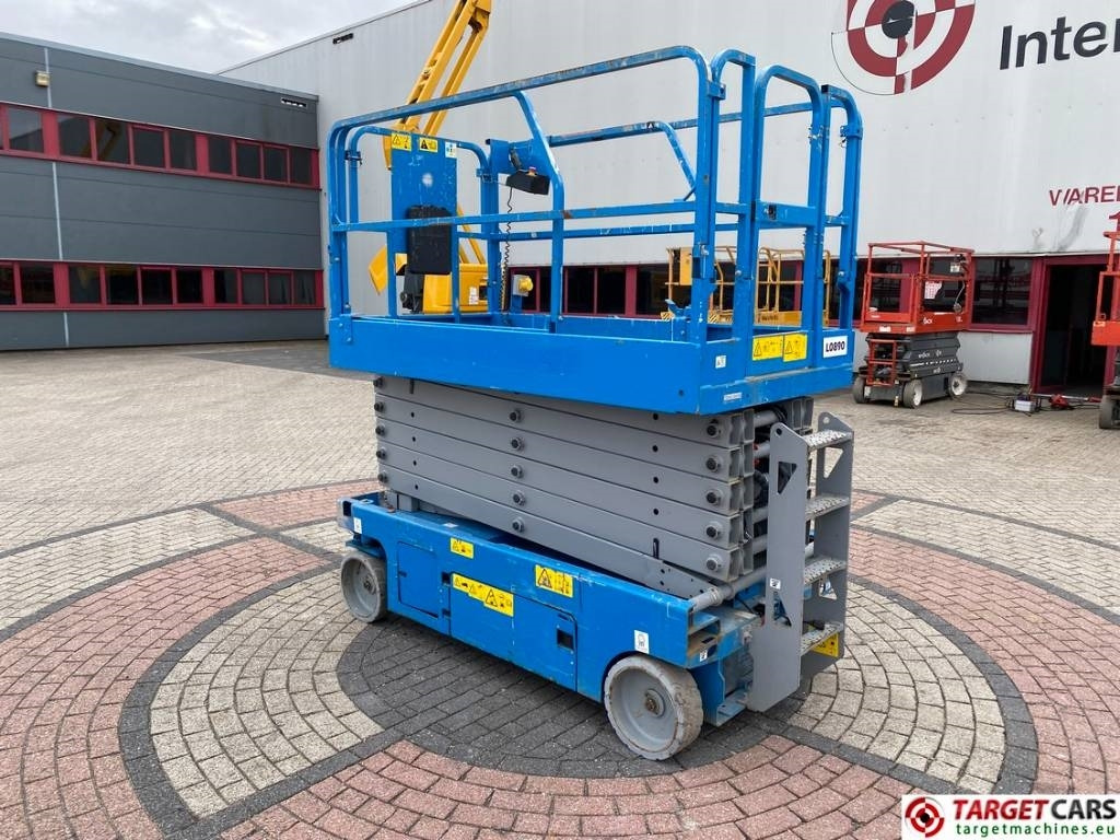 Genie GS-4047 Electric Scissor Work Lift 1389cm - Šķērveida pacēlājs: foto 4 Genie GS-4047 Electric Scissor Work Lift 1389cm - Šķērveida pacēlājs: foto 4