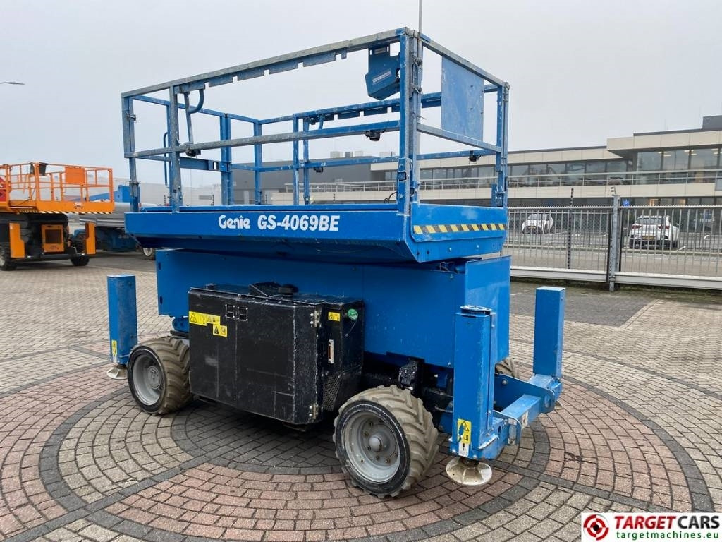 Genie GS-4069BE HyBrid Scissor Work Lift 1412cm - Šķērveida pacēlājs: foto 2 Genie GS-4069BE HyBrid Scissor Work Lift 1412cm - Šķērveida pacēlājs: foto 2