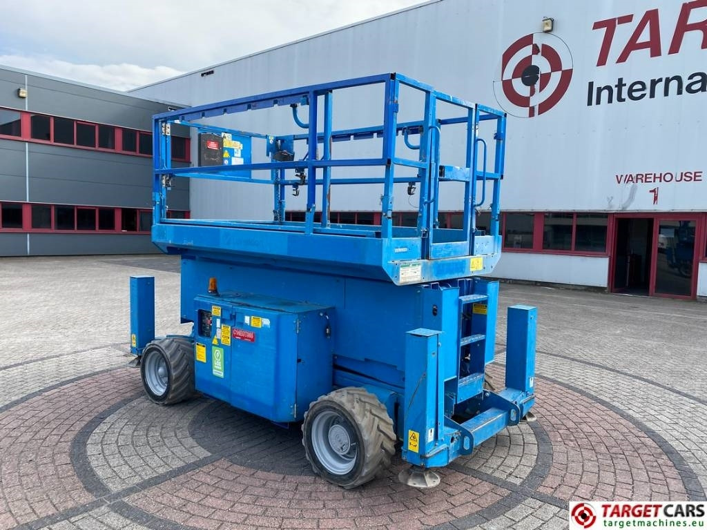 Genie GS-4069DC Electric 4x4 Scissor Work Lift 1412cm - Šķērveida pacēlājs: foto 4 Genie GS-4069DC Electric 4x4 Scissor Work Lift 1412cm - Šķērveida pacēlājs: foto 4