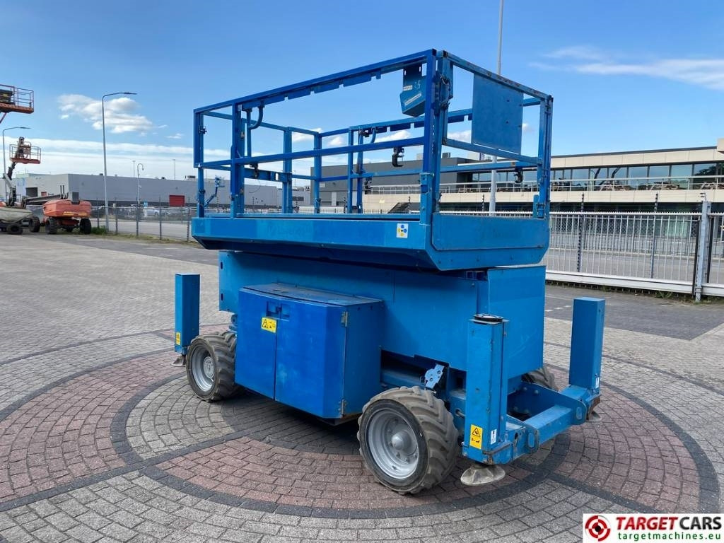 Genie GS-4069DC Electric 4x4 Scissor Work Lift 1412cm - Šķērveida pacēlājs: foto 2 Genie GS-4069DC Electric 4x4 Scissor Work Lift 1412cm - Šķērveida pacēlājs: foto 2