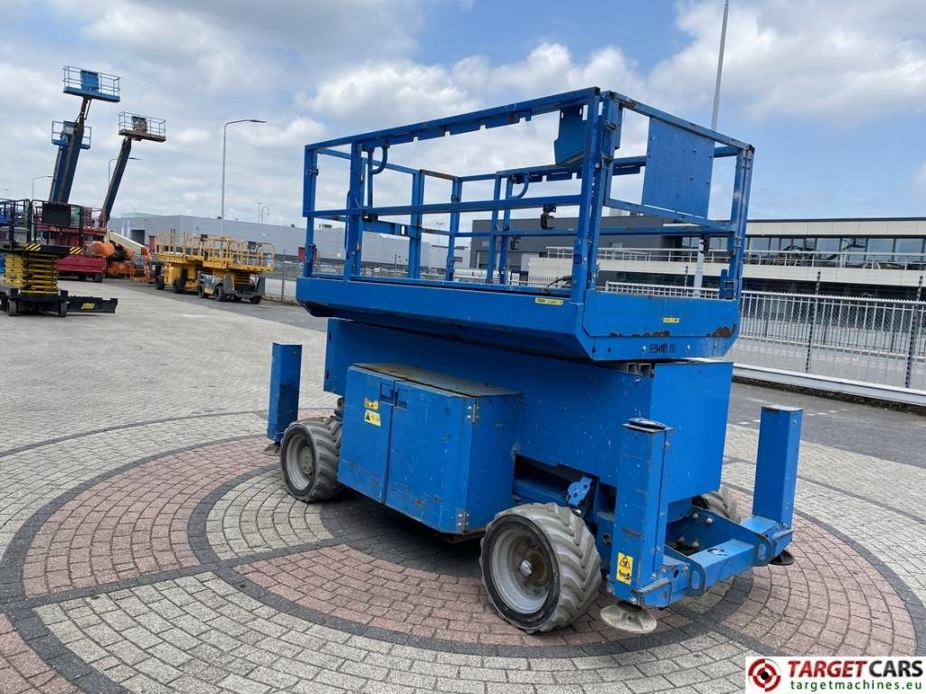 Genie GS-4069DC Electric Scissor Work Lift 1412cm - Šķērveida pacēlājs: foto 2 Genie GS-4069DC Electric Scissor Work Lift 1412cm - Šķērveida pacēlājs: foto 2