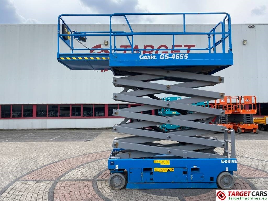 Genie GS-4655 Electric E-Drive Scissor Work Lift 1595cm - Šķērveida pacēlājs: foto 5 Genie GS-4655 Electric E-Drive Scissor Work Lift 1595cm - Šķērveida pacēlājs: foto 5