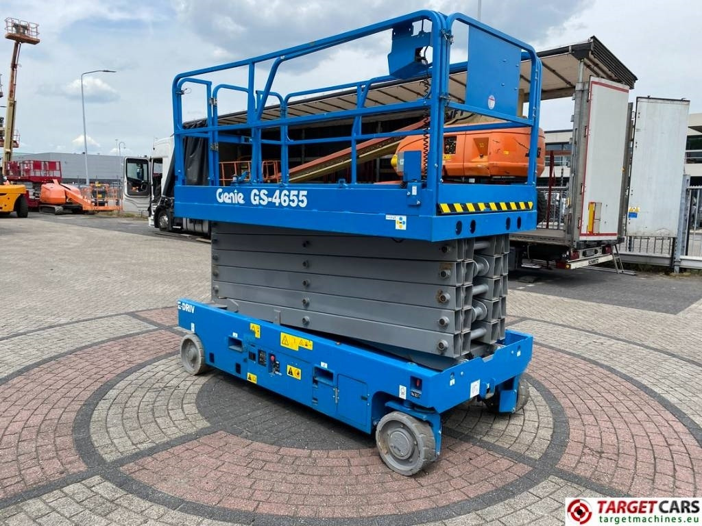 Genie GS-4655 Electric E-Drive Scissor Work Lift 1595cm - Šķērveida pacēlājs: foto 2 Genie GS-4655 Electric E-Drive Scissor Work Lift 1595cm - Šķērveida pacēlājs: foto 2