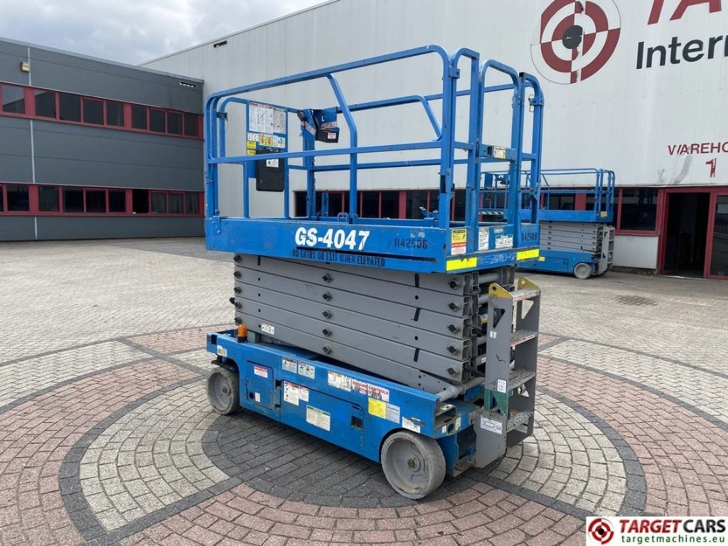 Genie GS4047 Electric 4047 Scissor Work Lift 1389cm - Šķērveida pacēlājs: foto 4 Genie GS4047 Electric 4047 Scissor Work Lift 1389cm - Šķērveida pacēlājs: foto 4