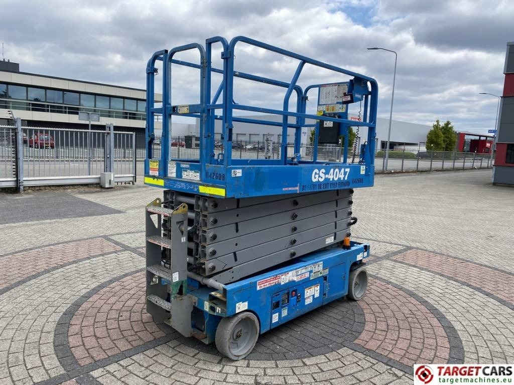 Genie GS4047 Electric 4047 Scissor Work Lift 1389cm - Šķērveida pacēlājs: foto 3 Genie GS4047 Electric 4047 Scissor Work Lift 1389cm - Šķērveida pacēlājs: foto 3