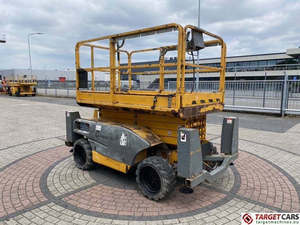 Haulotte Compact 12DX Diesel 4x4 Scissor Work Lift 1206cm - Šķērveida pacēlājs: foto 2 Haulotte Compact 12DX Diesel 4x4 Scissor Work Lift 1206cm - Šķērveida pacēlājs: foto 2