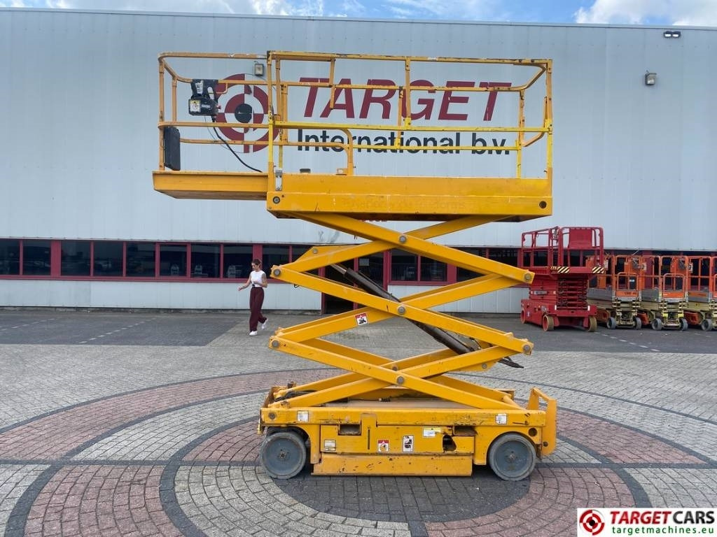 Haulotte Compact 8 Electric Scissor Work Lift 818cm - Šķērveida pacēlājs: foto 5 Haulotte Compact 8 Electric Scissor Work Lift 818cm - Šķērveida pacēlājs: foto 5