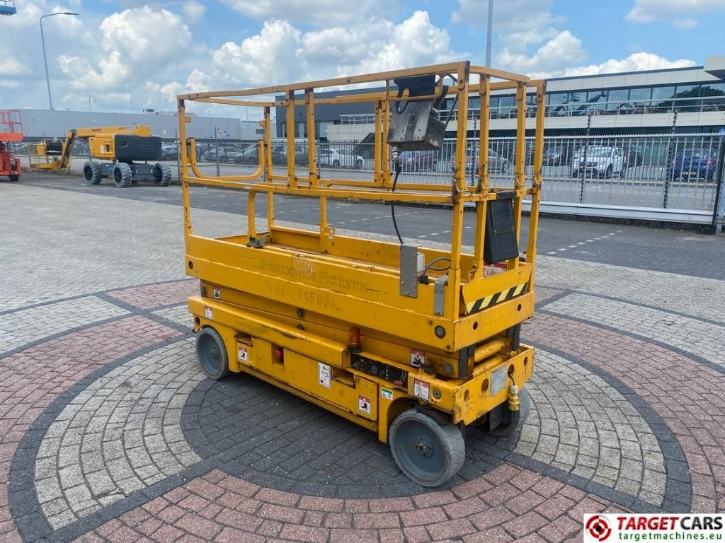 Haulotte Compact 8 Electric Scissor Work Lift 818cm - Šķērveida pacēlājs: foto 2 Haulotte Compact 8 Electric Scissor Work Lift 818cm - Šķērveida pacēlājs: foto 2