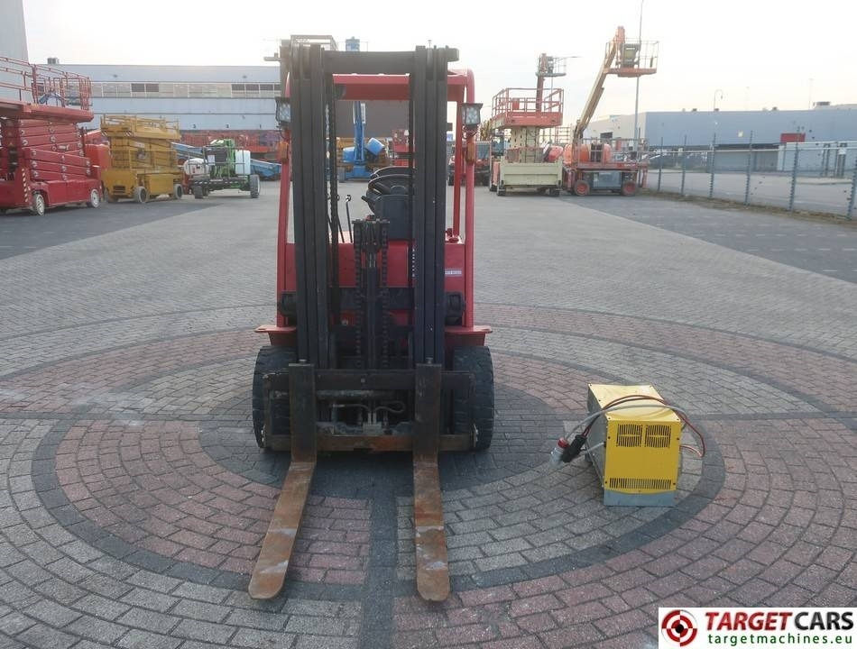 Manitou ME425 Electric 4wheel Forklift 2500KG Triplex450cm  līzingu Manitou ME425 Electric 4wheel Forklift 2500KG Triplex450cm: foto 34
