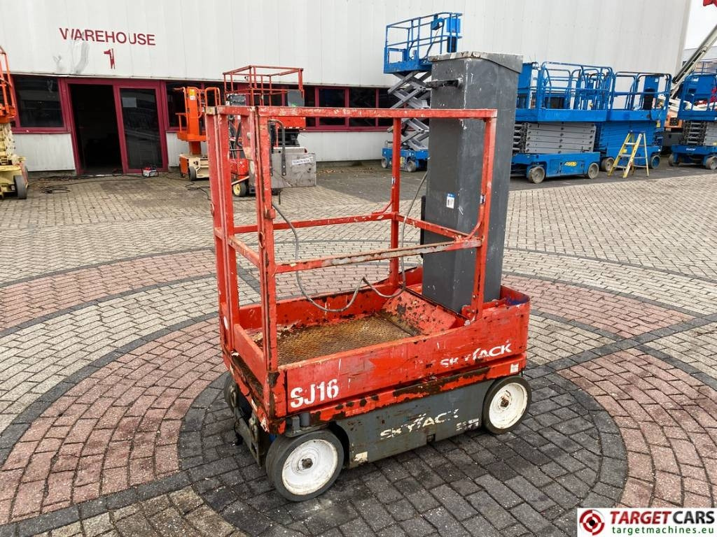SkyJack SJ16 Electric Vertical Mast Work Lift 675cm - Torņa pacēlājs: foto 1 SkyJack SJ16 Electric Vertical Mast Work Lift 675cm - Torņa pacēlājs: foto 1