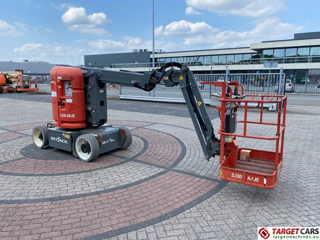 SkyJack SJ30 ARJE Articulated Electric Boom Work Lift 11M - Izlices pacēlājs: foto 2 SkyJack SJ30 ARJE Articulated Electric Boom Work Lift 11M - Izlices pacēlājs: foto 2