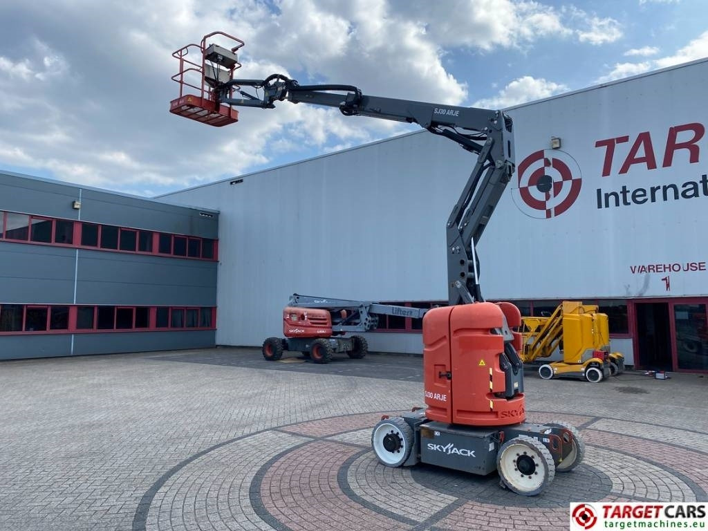 Izlices pacēlājs SkyJack SJ30 ARJE Articulated Electric Boom Work Lift 11M: foto 39