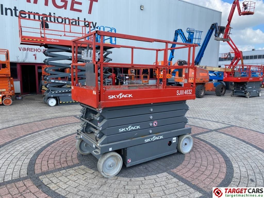 SkyJack SJ4632 Electric 4632 Scissor Work LIft 1170cm - Šķērveida pacēlājs: foto 1 SkyJack SJ4632 Electric 4632 Scissor Work LIft 1170cm - Šķērveida pacēlājs: foto 1